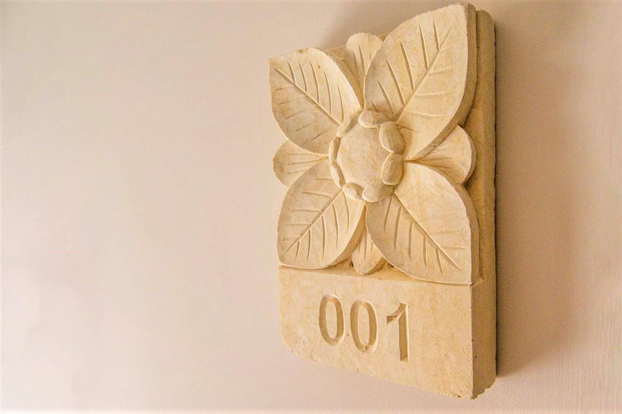 Zahara Beach & Spa By Qhotels - Adults Recommended Zahara de los Atunes Eksteriør bilde A carved stone house number