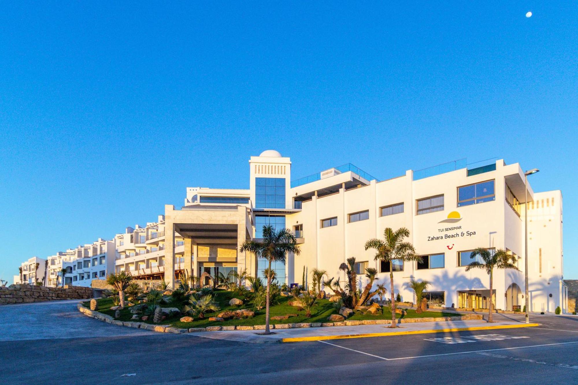 Zahara Beach & Spa By Qhotels - Adults Recommended Zahara de los Atunes Eksteriør bilde The mall at sunset