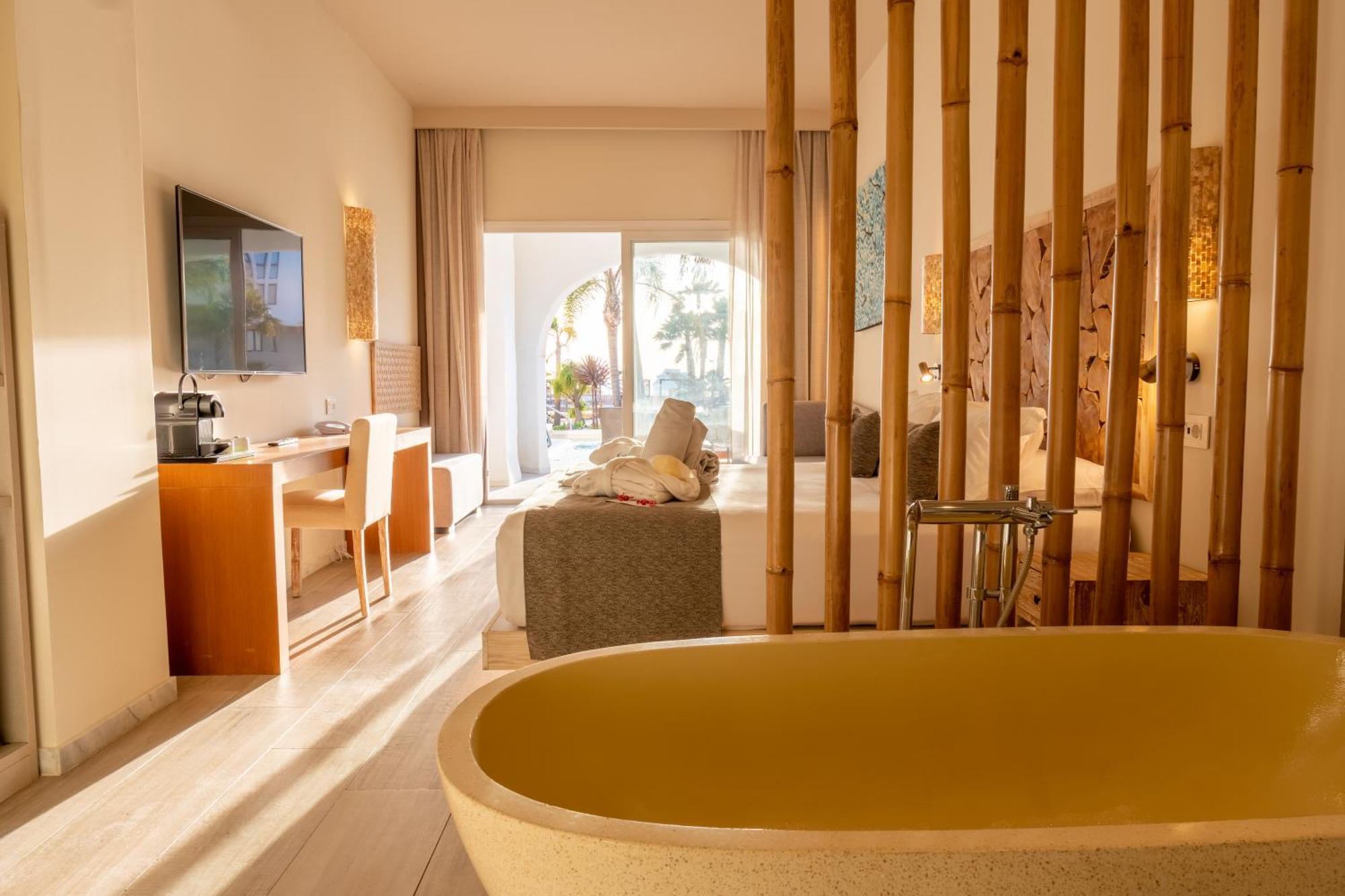 Zahara Beach & Spa By Qhotels - Adults Recommended Zahara de los Atunes Eksteriør bilde Deluxe Room
