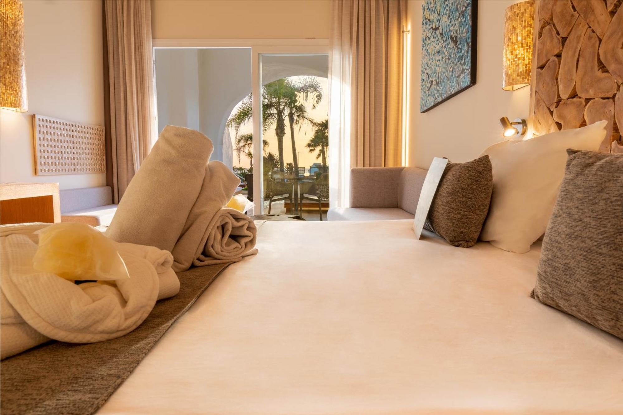 Zahara Beach & Spa By Qhotels - Adults Recommended Zahara de los Atunes Eksteriør bilde A room at the hotel